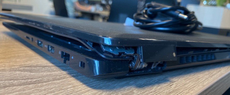 Broken laptop, all cracked